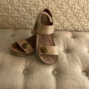 Taos Sandals Size 6 1/2